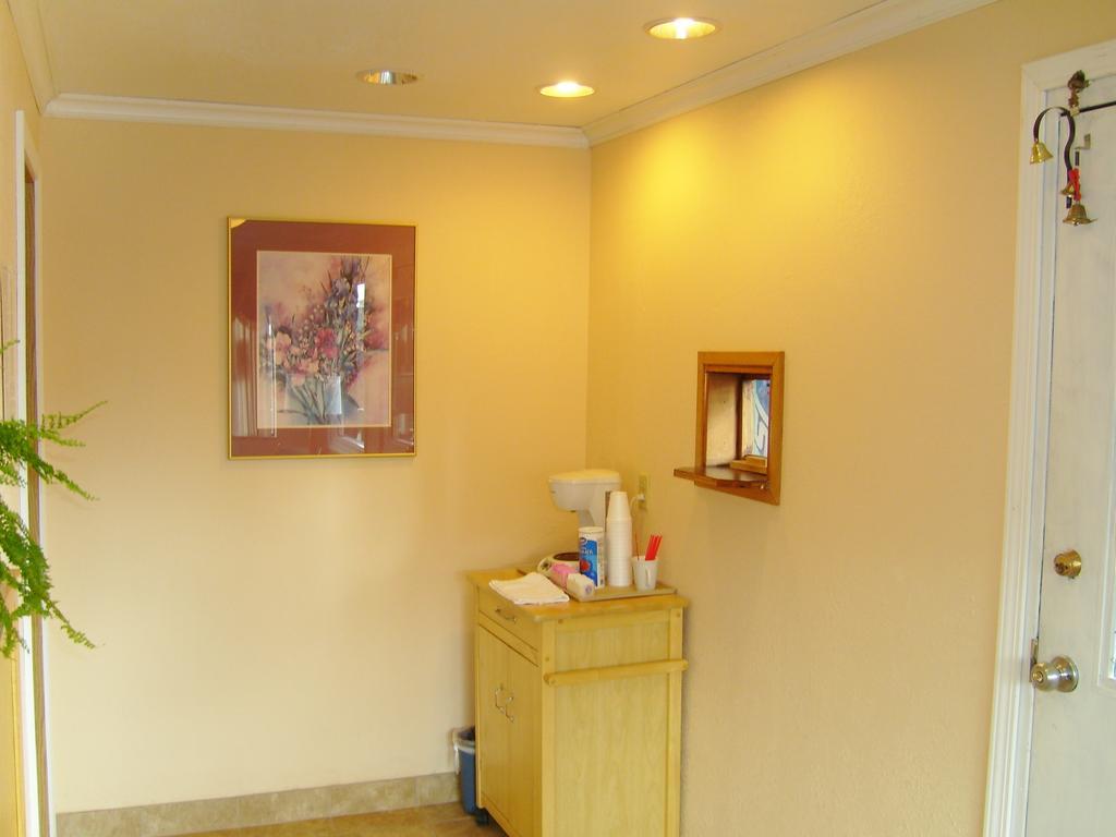 Stagecoach Inn Motel Molalla Экстерьер фото